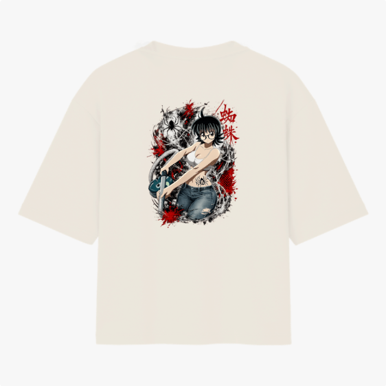 Camiseta com estampa frontal de letras estilizadas ao lado de um caractere asiático e estampa traseira de uma personagem em estilo mangá com detalhes dinâmicos.