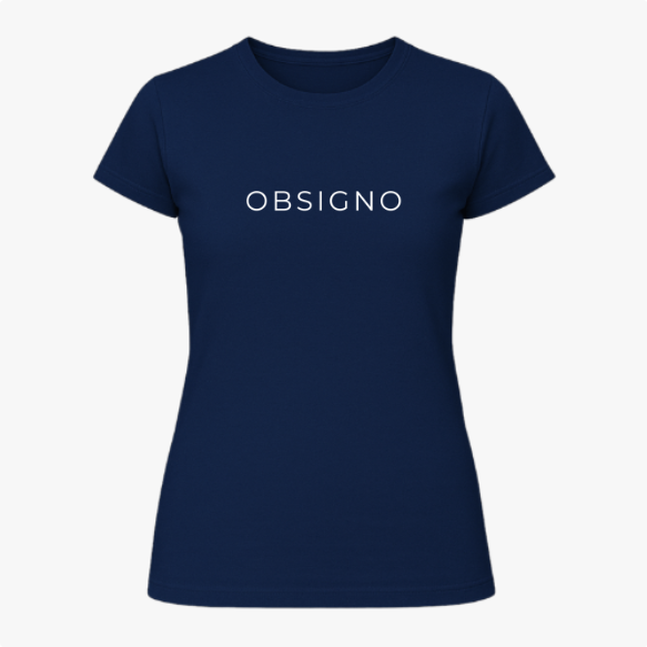 Camiseta com estampa frontal de texto minimalista apresentando a palavra "OBSIGNO" em um estilo simples e moderno.