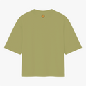Camiseta com estampa frontal de texto "latina y forrozeira" e estampa traseira de espiral colorida sutil localizada próximo à gola.