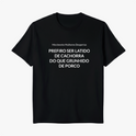 Camiseta com estampa frontal de texto "Movimento Mulheres Despertas PREFIRO SER LATIDO DE CACHORRA DO QUE GRUNHIDO DE PORCO", enfatizando uma mensagem forte.