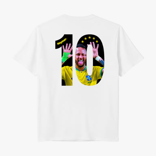 Camiseta com estampa traseira de número "10" contendo foto de jogador fazendo careta, mãos levantadas e cinco estrelas acima.