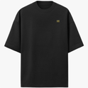 Camiseta com estampa frontal de "H" estilizado e estampa traseira de figura clássica com coroa, rodeado por texto "Working has Results" em estilo robusto.