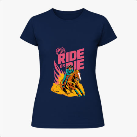 Camiseta com estampa frontal de um cowboy montado em cavalo sobreposto a chamas estilizadas, com a frase "Ride or Die" em letras grandes e robustas.