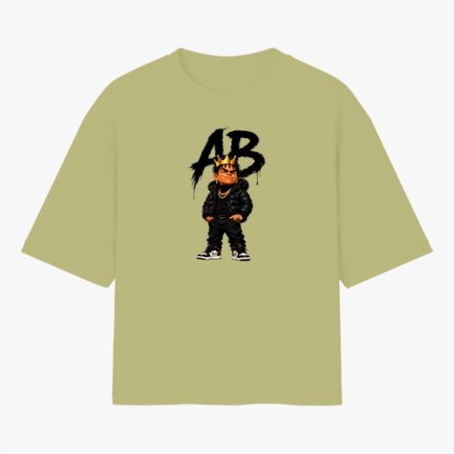 Camiseta com estampa frontal de uma figura caricata vestindo roupas urbanas e uma coroa, com as letras "AB" estilizadas ao fundo.