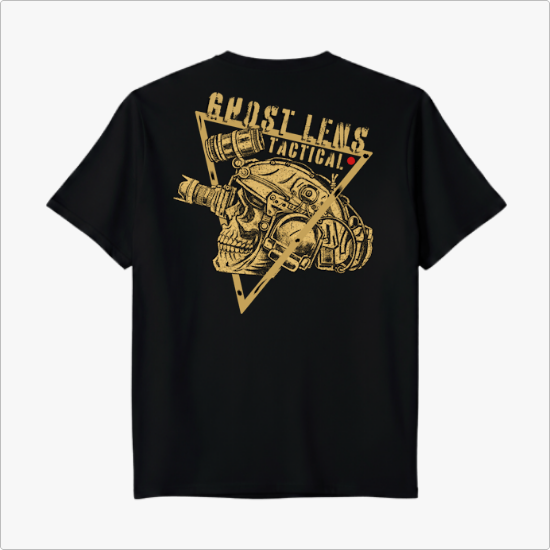 Camiseta com estampa frontal de caveira com capacete e óculos em triângulo e estampa traseira de caveira tática detalhada, texto "Ghostlens Tactical".