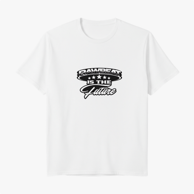 Camiseta com estampa frontal de texto estilizado "RAWBEAT IS THE Future" cercado por estrelas e linhas curvas, em um design moderno e impactante.
