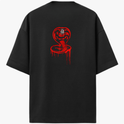 Camiseta com estampa frontal de "No Mercy Club" em estilo gotejante e estampa traseira de cobra desenhada com detalhes ousados em estilo gráfico.