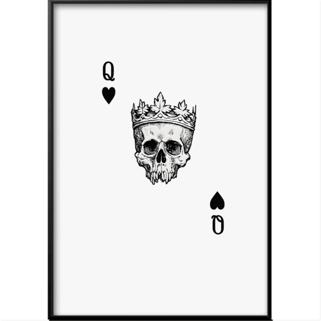Quadro com estampa frontal de uma caveira adornada por uma coroa detalhada, acompanhada pelas letras "Q" e símbolos de coração e espadas.