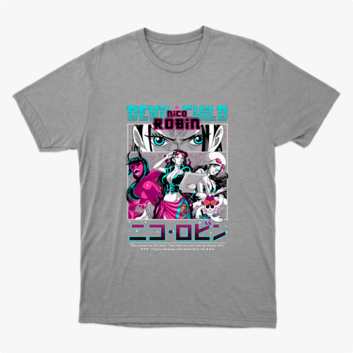 Camiseta com estampa frontal de personagem estilo mangá, com destaque para o olhar intenso acima de várias poses e figuras em ação, acompanhada por texto estilizado.