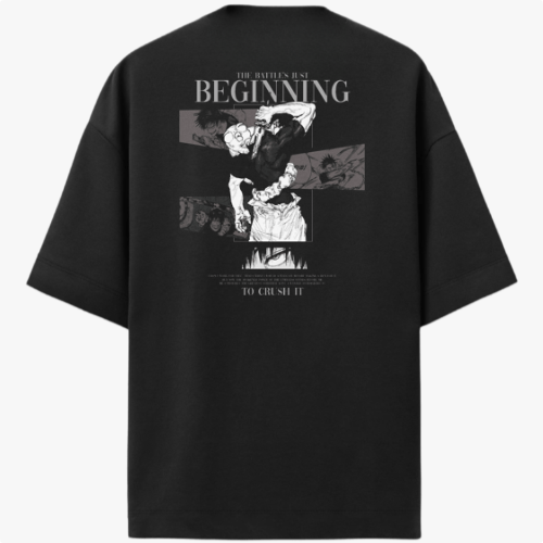 Camiseta com estampa frontal de pequeno retângulo ilustrado e estampa traseira com figuras dinâmicas, texto "The battle is just beginning to crush it" e elementos gráficos.