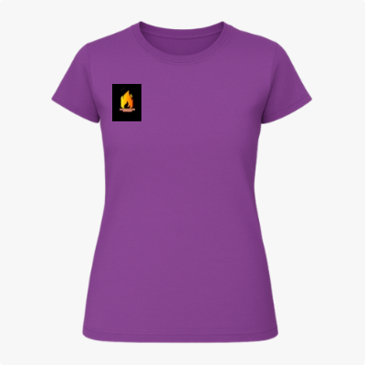 Camiseta com estampa frontal de chama pequena e estampa traseira de chama grande com texto "INCENDEIE SEU CORAÇÃO" sobreposta.