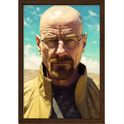 Quadro com estampa frontal de uma ilustração realista de um homem careca com óculos, expressão séria, usando jaqueta, contra céu azul com nuvens.