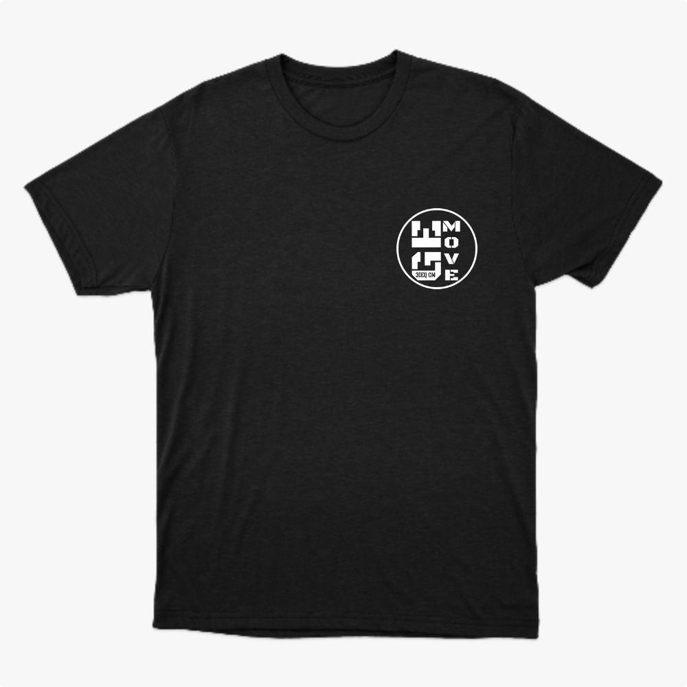 Camiseta com estampa frontal de um círculo com formas geométricas e texto centralizado, e estampa traseira de texto "AVIVA JOVEM" com chamas e citação bíblica.