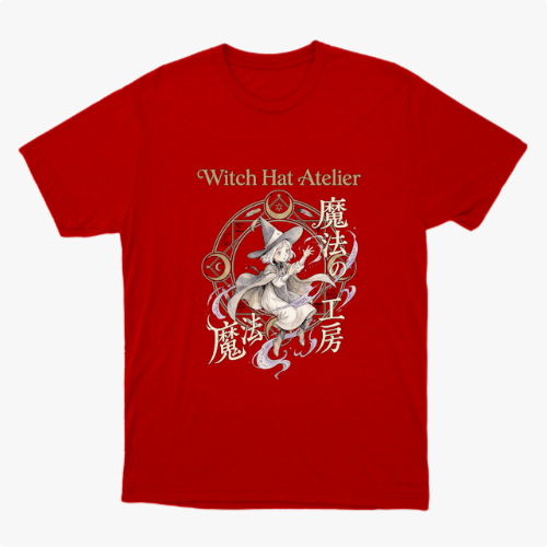 Camiseta com estampa frontal de personagem em estilo mangá, com chapéu de bruxa e elementos místicos circulares, acompanhados de texto estilizado.