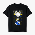 Camiseta com estampa frontal de duas figuras em estilo mangá, com destaque para olhos expressivos, acompanhados de traços dinâmicos e detalhes ilustrativos.