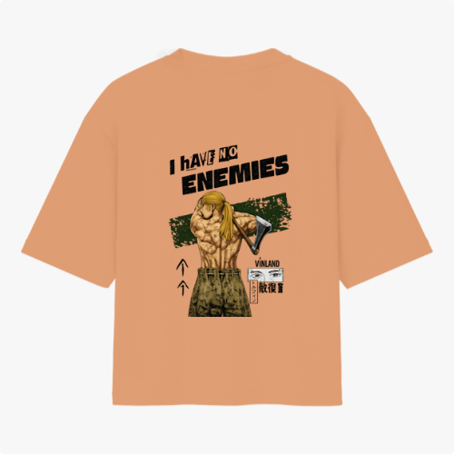 Camiseta com estampa frontal de logotipo estilizado e estampa traseira de guerreiro segurando machado, com frases em inglês e japonês, setas e logotipo.