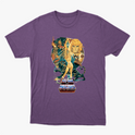 Camiseta com estampa frontal de personagem central empunhando espada, com tigre e figuras heroicas ao fundo, acompanhadas de um logotipo estilizado.