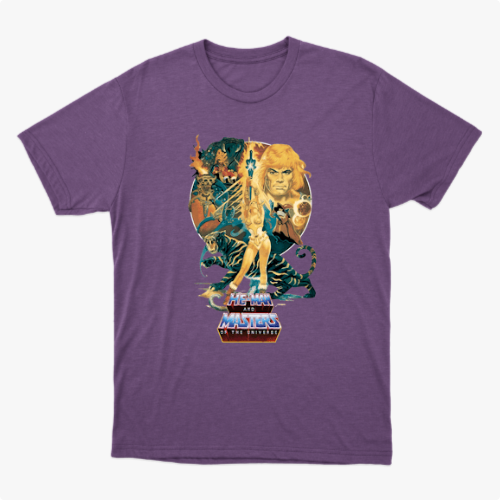Camiseta com estampa frontal de personagem central empunhando espada, com tigre e figuras heroicas ao fundo, acompanhadas de um logotipo estilizado.