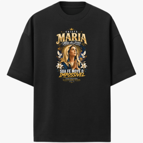 Camiseta com estampa frontal de ilustração centralizada de uma figura feminina com escritos decorativos ao redor, incluindo uma mensagem de fé e inspiração.