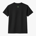 Camiseta com estampa frontal de xícara estilizada com a inscrição "Coffee Lover Club" e estampa traseira com pequeno logotipo verde e inscrição "Marcus & Co."