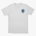 Camiseta com estampa frontal de escudo com a sigla "CBF" e estampa traseira de número grande "6" em estilo tridimensional.