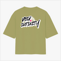 Camiseta com estampa traseira de texto estilizado "Void Infinity" com efeito de sombra pontilhada e um pequeno detalhe em forma de estrela.