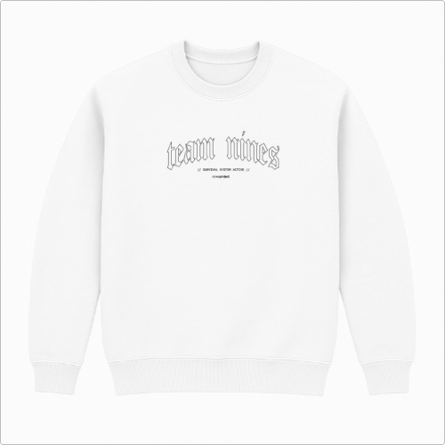 Moletom com estampa frontal de texto estilizado centralizado, contendo as palavras "team vines" em fonte gótica, acompanhadas de linhas adicionais menores.