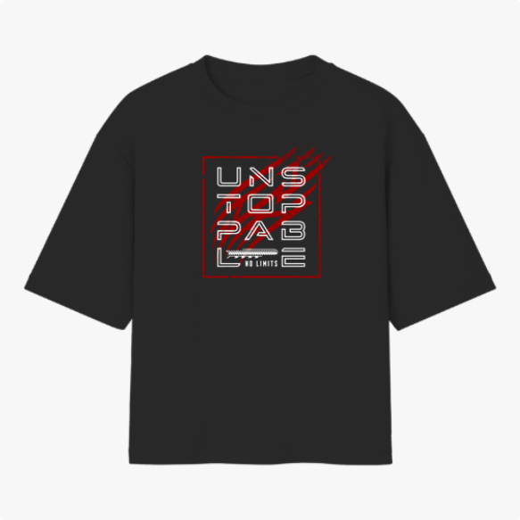Camiseta com estampa frontal de palavras estilizadas rodeadas por traços dinâmicos e linhas diagonais, destacando a expressão "UNSTOPPABLE" e a frase "NO LIMITS".