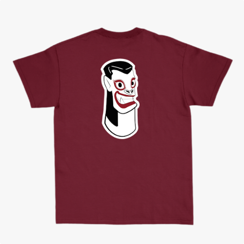 Camiseta com estampa frontal de letras estilizadas "Carranca & Labs" e estampa traseira de um desenho gráfico de figura caricata com expressão marcante.