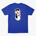 Camiseta com estampa frontal de letras estilizadas "Carranca & Labs" e estampa traseira de um desenho gráfico de figura caricata com expressão marcante.