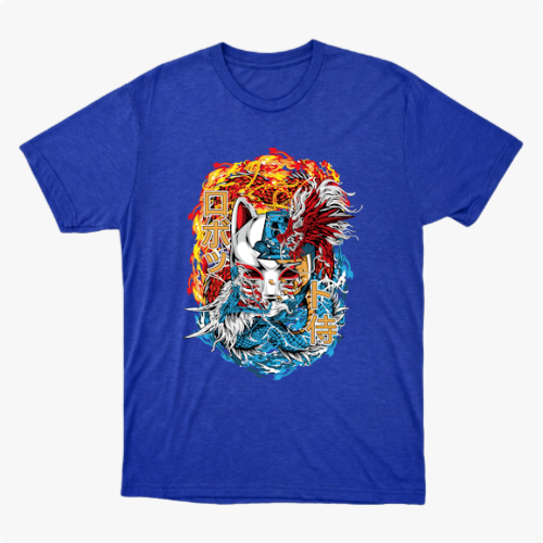 Camiseta com estampa frontal de máscara kitsune centralizada entre chamas e ondas, com kanjis japoneses e detalhes intricados de movimento e textura.