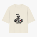 Camiseta com estampa frontal de um buldogue usando óculos de sol e boné, sentado em uma barra de pesos com a frase "LIFT WEIGHTS" destacada embaixo.