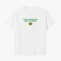 Camiseta com estampa frontal de frase inspiradora acompanhada de símbolo nacional e estampa traseira com texto "SALMOS" acima dos números "33" e "12".