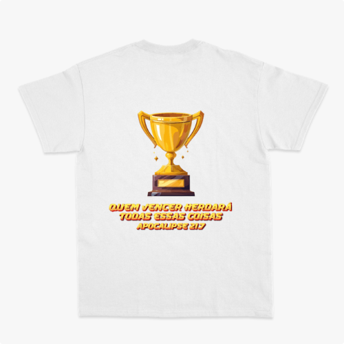 Camiseta com estampa frontal de troféu estilizado pequeno e estampa traseira de troféu grande sobre frase "QUEM VENCER HERDARÁ TODAS ESSAS COISAS APOCALIPSE 21:7".