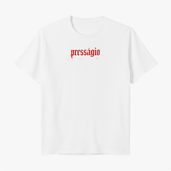 Camiseta com estampa frontal de texto estilizado "presságio" em fonte gótica e estampa traseira de círculo com inscrição "Maffie Records" em estilo artístico.