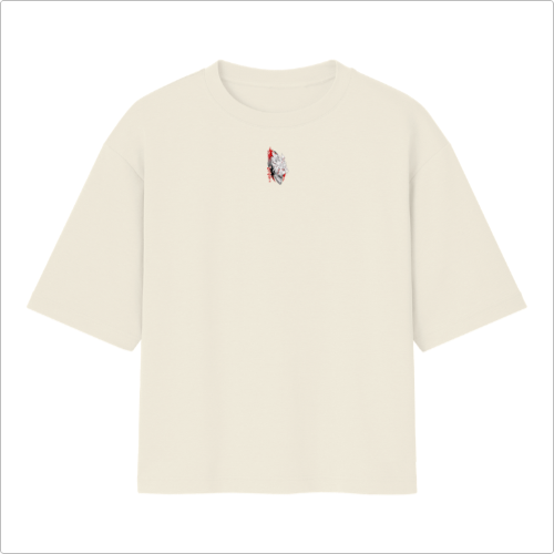 Camiseta com estampa frontal de pequeno dragão estilizado e estampa traseira de dragão humanoide agachado em meio a chamas e texto "DANDADAN".