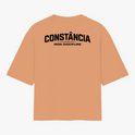 Camiseta com estampa frontal de "IRON DISCIPLINE" com design gráfico e estampa traseira de "CONSTÂNCIA IRON DISCIPLINE" em fonte destacada e marcante.