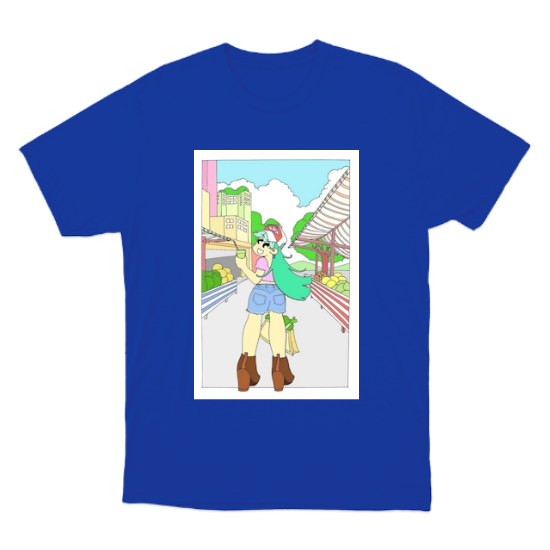 Camiseta com estampa frontal de desenho de uma jovem em cenário urbano, usando botas e gorro, carregando sacola, com prédios e céu ao fundo.