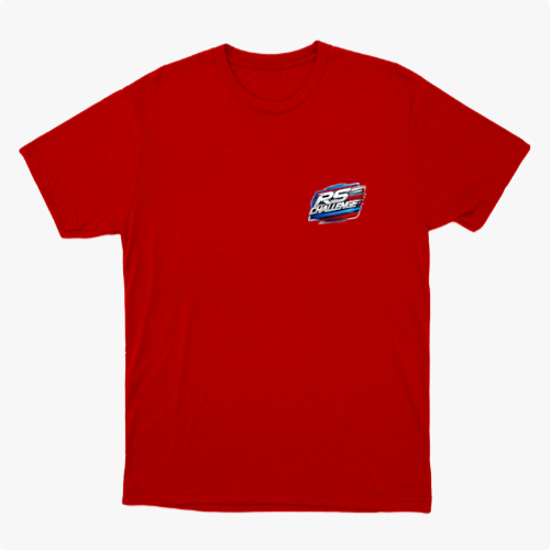 Camiseta com estampa frontal de "RS Challenge" estilizado e estampa traseira de "RS Challenge" maior com três carros em perspectiva detalhada.