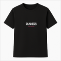 Camiseta com estampa frontal de "RUNNERS" em fonte destacada e "NINES PROJECT" abaixo, sem estampa traseira.