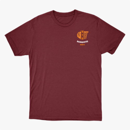 Camiseta com estampa frontal de símbolo de basquete com palavras associadas e estampa traseira de texto com destaque para "Liso & Enterra Fácil".