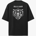 Camiseta com estampa frontal de logotipo estilizado com "Seravia" e estampa traseira de figura detalhada de uma rainha egípcia entre elementos tradicionais.