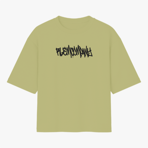 Camiseta com estampa frontal de texto estilizado semelhante a grafite e estampa traseira de desenho abstrato com rosto sorridente e texto grande.