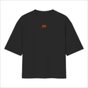 Camiseta com estampa frontal de símbolo estilizado em negrito e estampa traseira de levantador de peso musculoso com raios e texto ornamental.