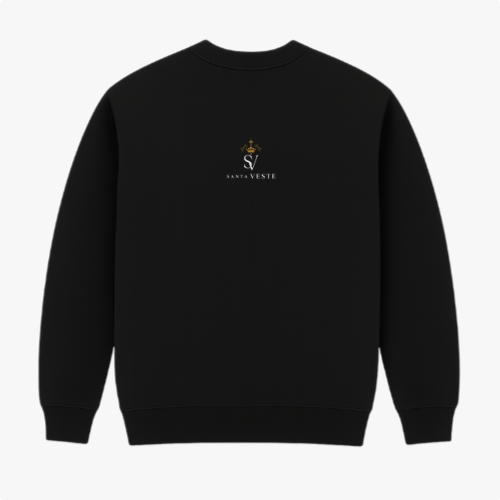 Moletom com estampa frontal de coração flamejante com coroa espinhada e cruz, envolto por faixa com texto, e estampa traseira de logotipo com coroa acima.
