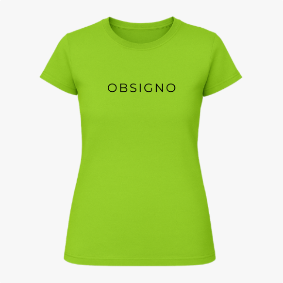 Camiseta com estampa frontal de texto minimalista apresentando a palavra "OBSIGNO" em um estilo simples e moderno.