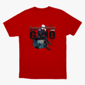 Camiseta com estampa frontal de personagem sentado com cabelo branco e óculos escuros, acompanhado de texto estilizado em japonês e inglês.