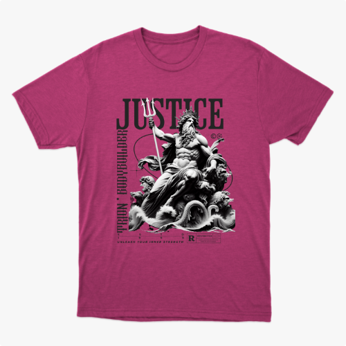 Camiseta com estampa frontal de deidade mitológica segurando um tridente sobre ondas, acompanhada das palavras "Justice", "Train Bodybuilder" e outros textos decorativos.