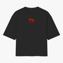 Camiseta com estampa frontal de letras estilizadas "No Mercy Club" com efeito escorrido e estampa traseira de uma cobra com capuz erguido e detalhes geométricos.