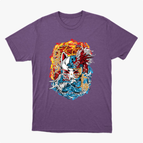 Camiseta com estampa frontal de máscara kitsune centralizada entre chamas e ondas, com kanjis japoneses e detalhes intricados de movimento e textura.
